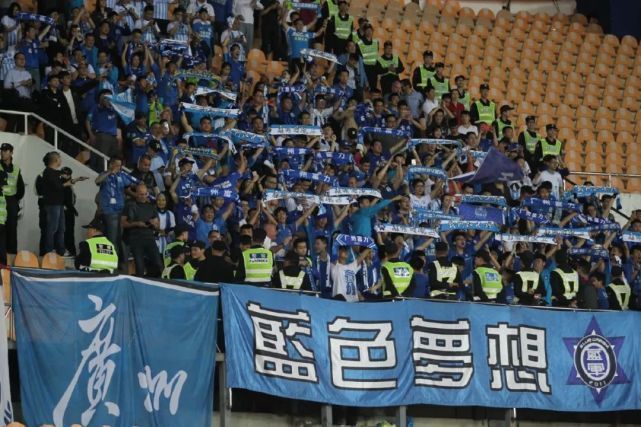 英超第13轮，10人切尔西客场1-4不敌纽卡斯尔。